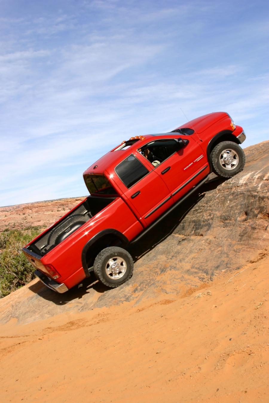 Dodge Ram Power Wagon Quad Cab 2005 года  (фото 29 из 61)